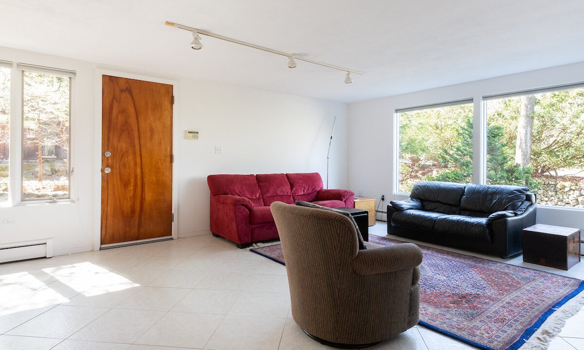42_3ComptonCir_Booth