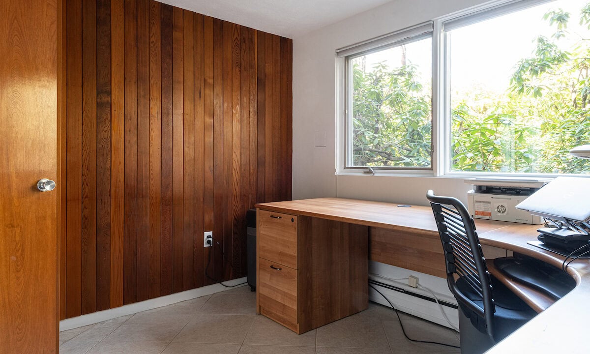 44_3ComptonCir_Booth